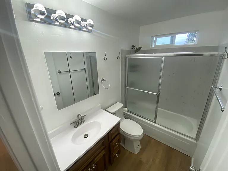 21411 Locust St — Photo 8