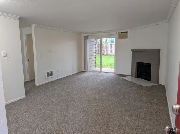 12480 SW Gingham Ln #C, Beaverton, OR 97008