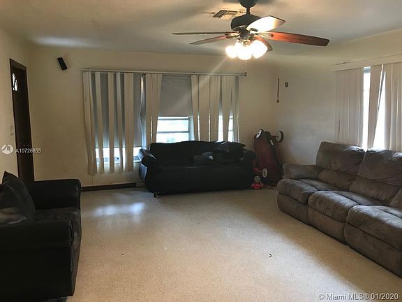 3rd image of 901 NE 36th St
