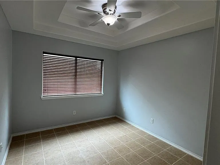3405 Santa Monica — Photo 24