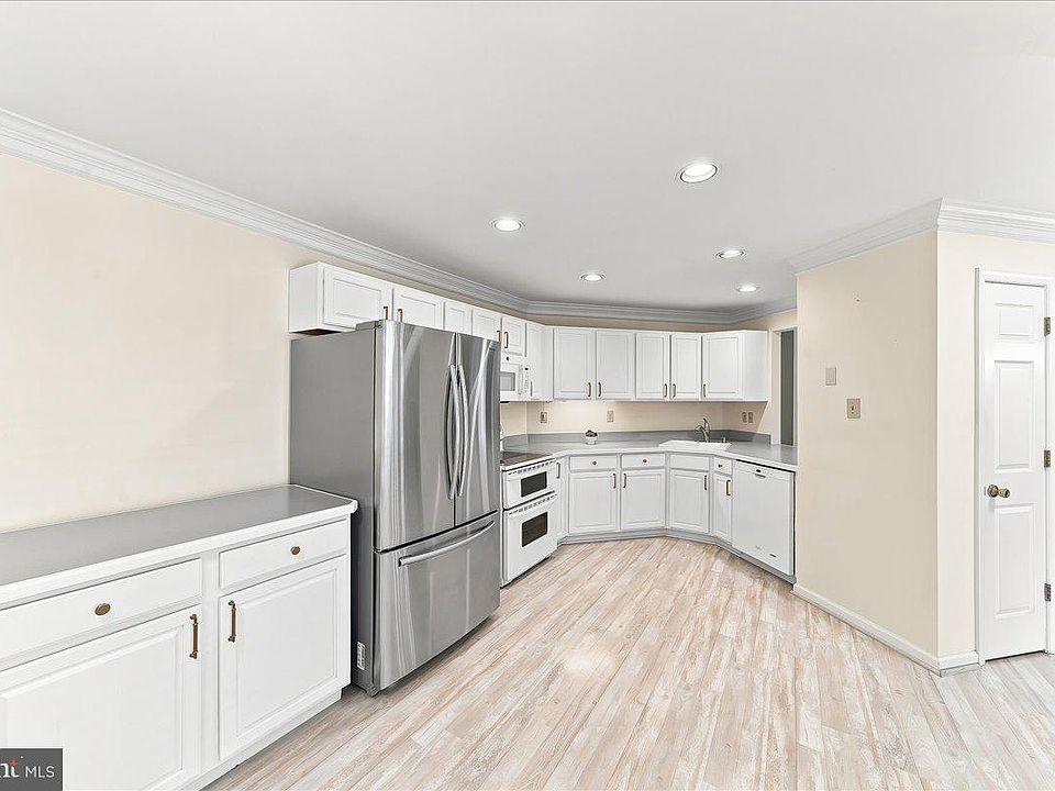 1st image of 402 Sumner Way