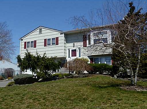 2nd image of 35 Bruce Ct
