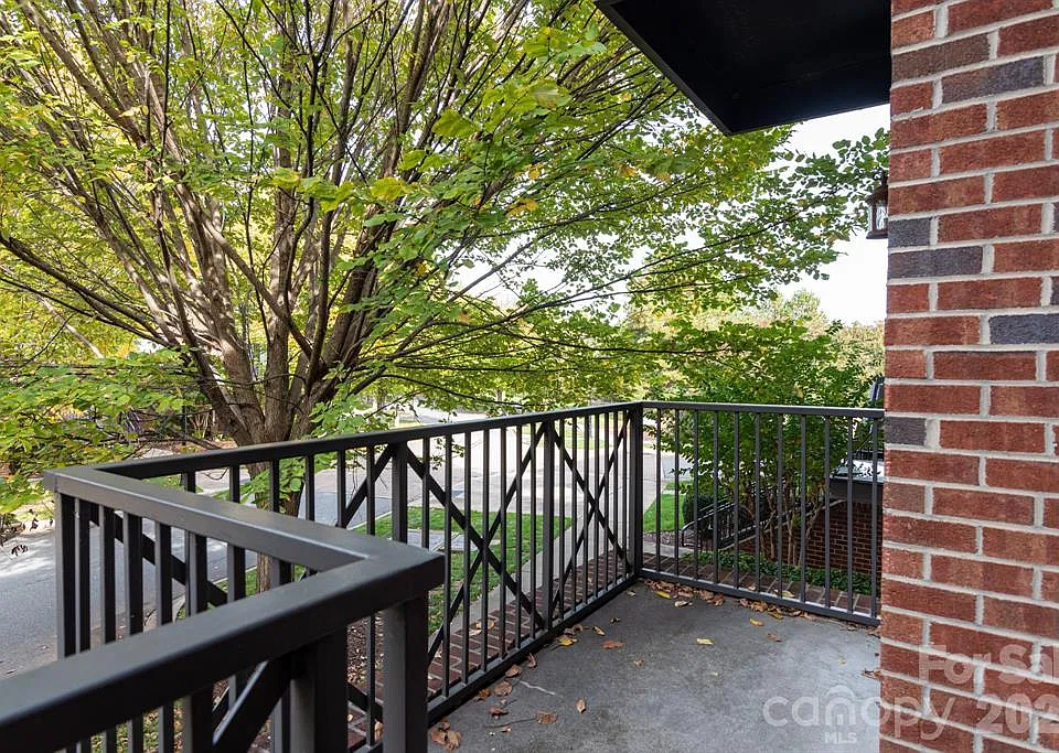 246 Harbour Place Dr
