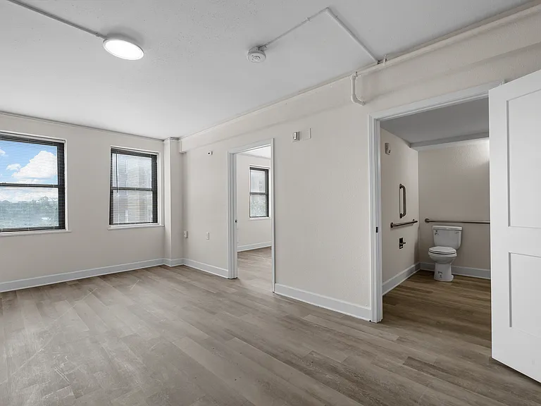 Fairmont Tower Apartments — Photo 23