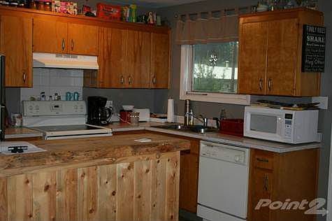 Open kitchen to dining area