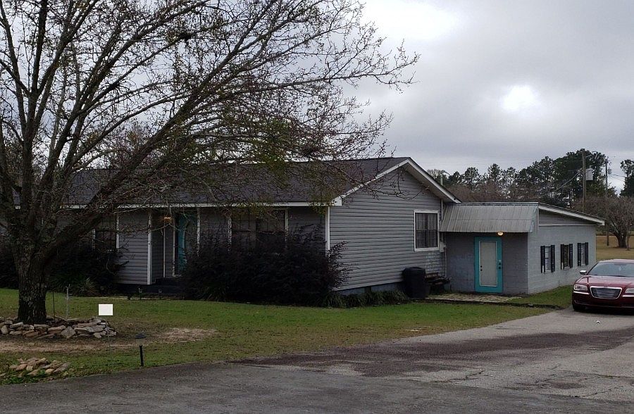 2nd image of 913 Circle Dr