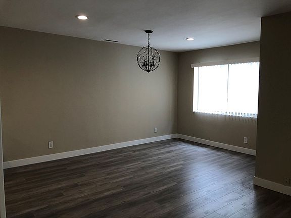 5th image of 11733 Goshen Ave APT 303