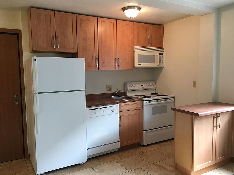 Kitchen / Entrance to apartment