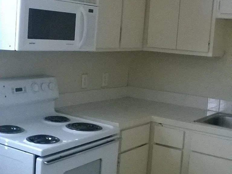 Candlewood Apartments — Photo 7
