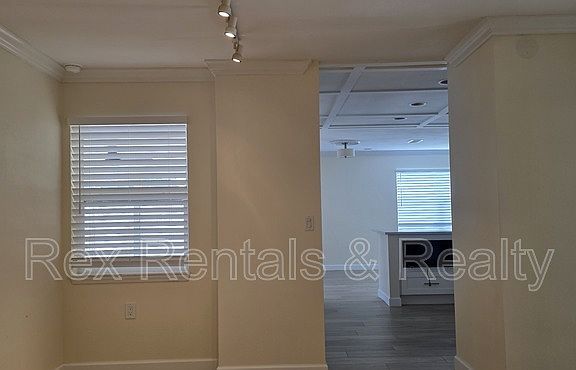 5th image of 4095 14th St NE