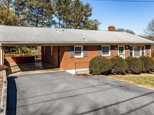 204 Garland Dr, Staunton, VA 24401