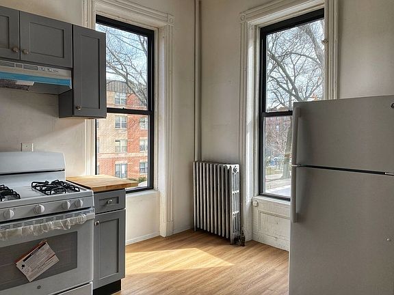 3rd image of 408 Throop Ave #1