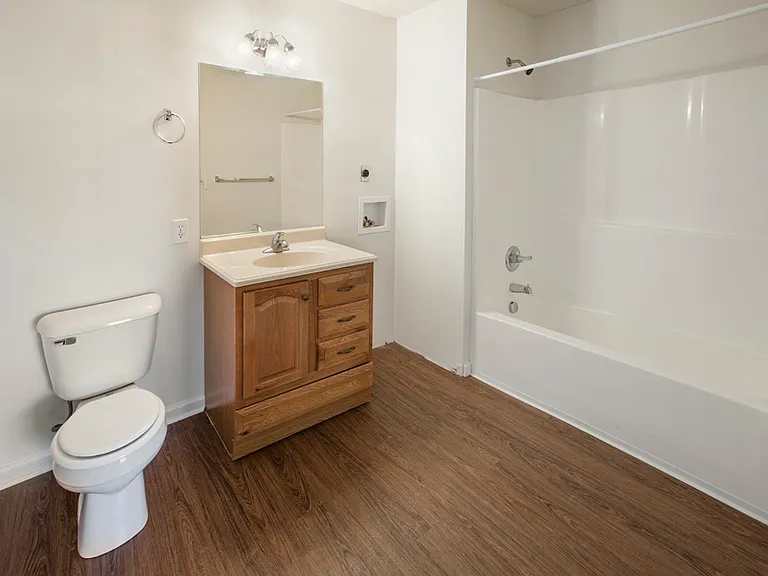 Columbia Apartments — Photo 12