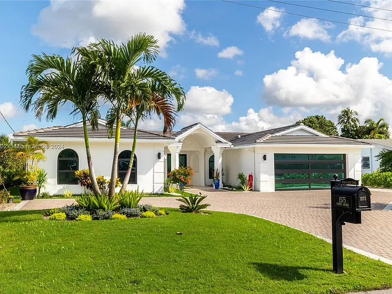 1575 Osprey Ave — Photo 5