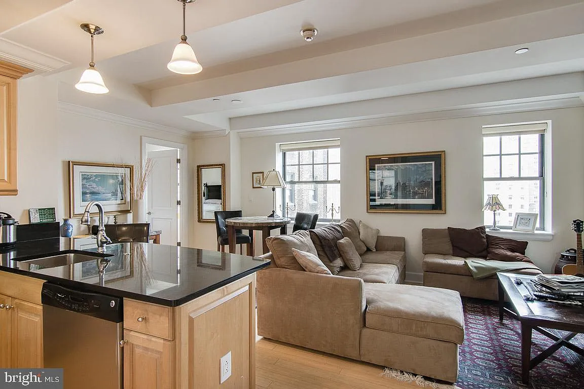 The Warwick — Photo 1