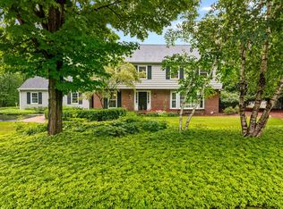 125 W White Oak Way, Mequon, WI 53092