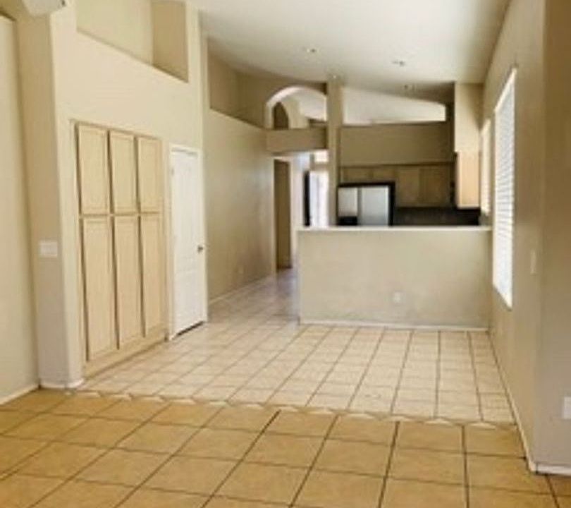 1st image of 280 S Pineview Pl