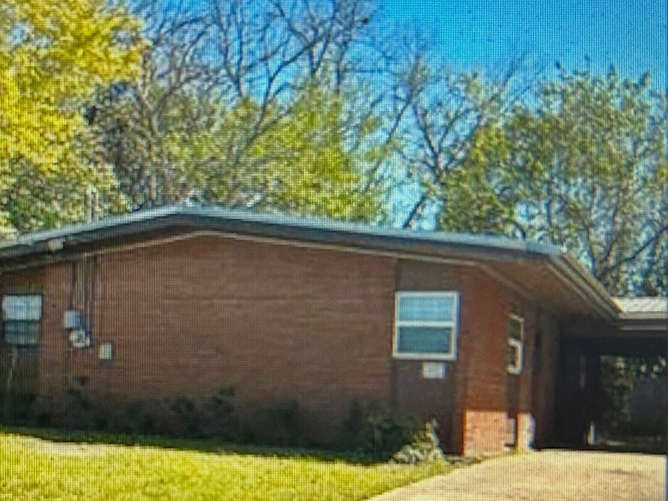 1st image of 1940 S Riverview Cir