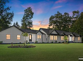 35 Stone Fence Rd, Allendale, NJ 07401