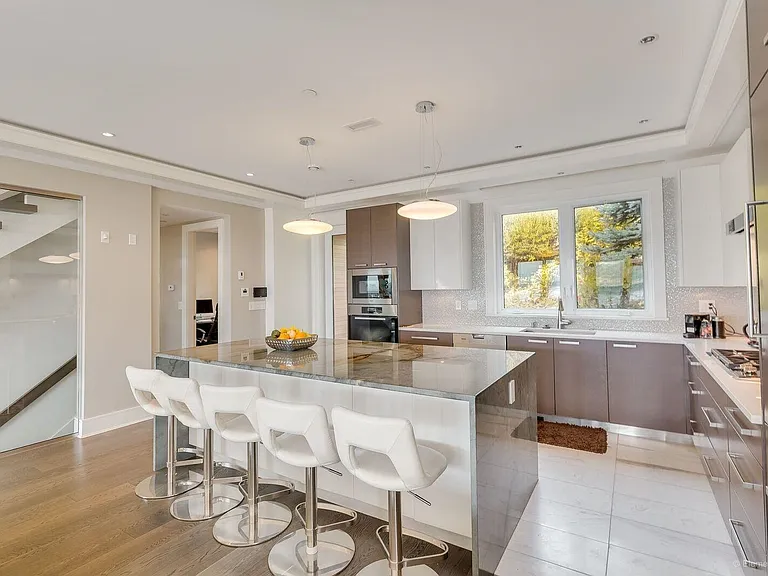 2165 Palmerston Ave — Photo 5