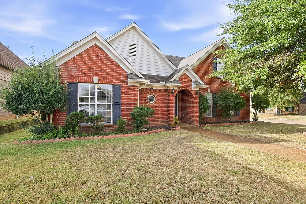 4 bed, 3.0 bath, 2300 sqft, $2,250 — Photo 1