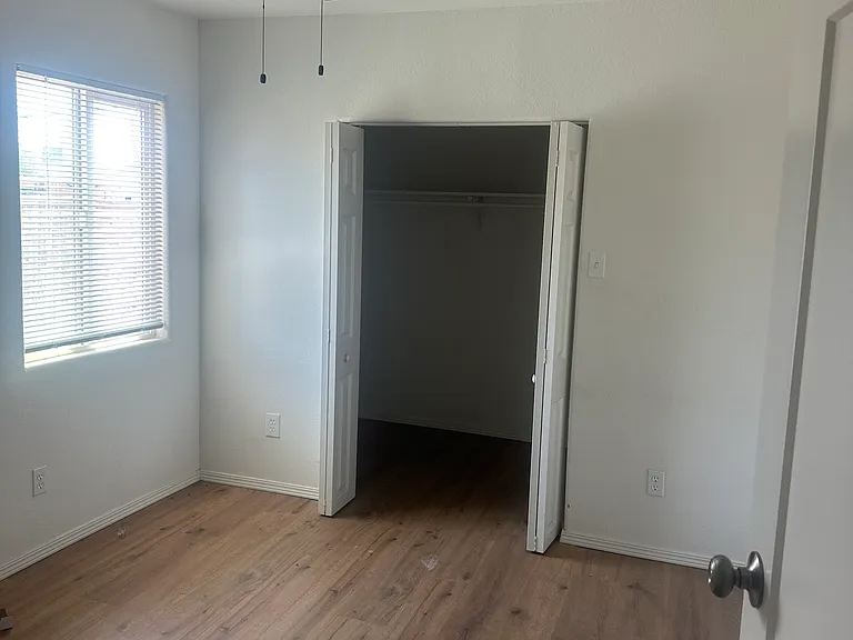 2221 W 1st St — Photo 14