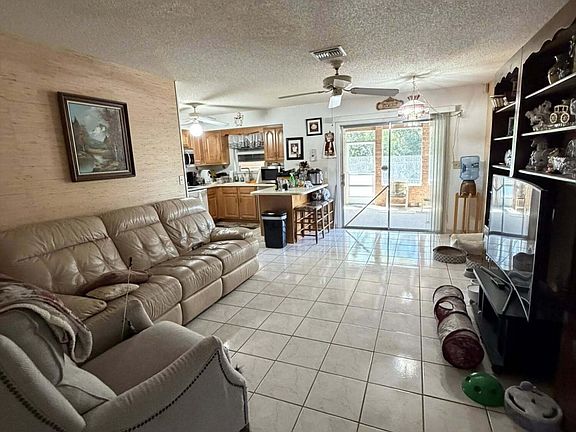 4th image of 607 Dundee Cir