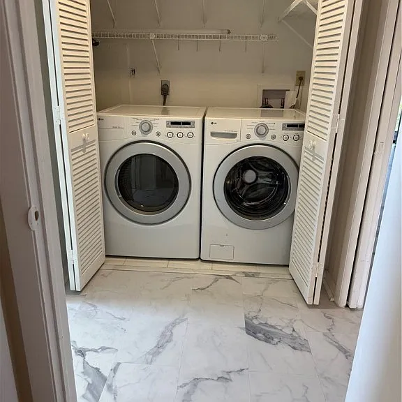 642 SE 13th Pl #5 — Photo 9