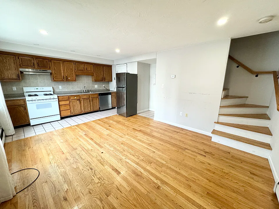 185 Sydney St #2R