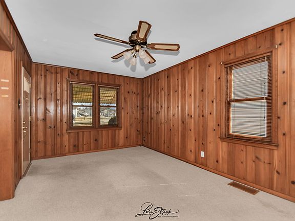 5th image of 817 N River Dr