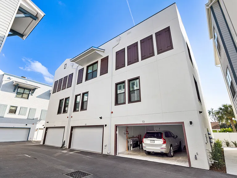 946-garage 2_01162023