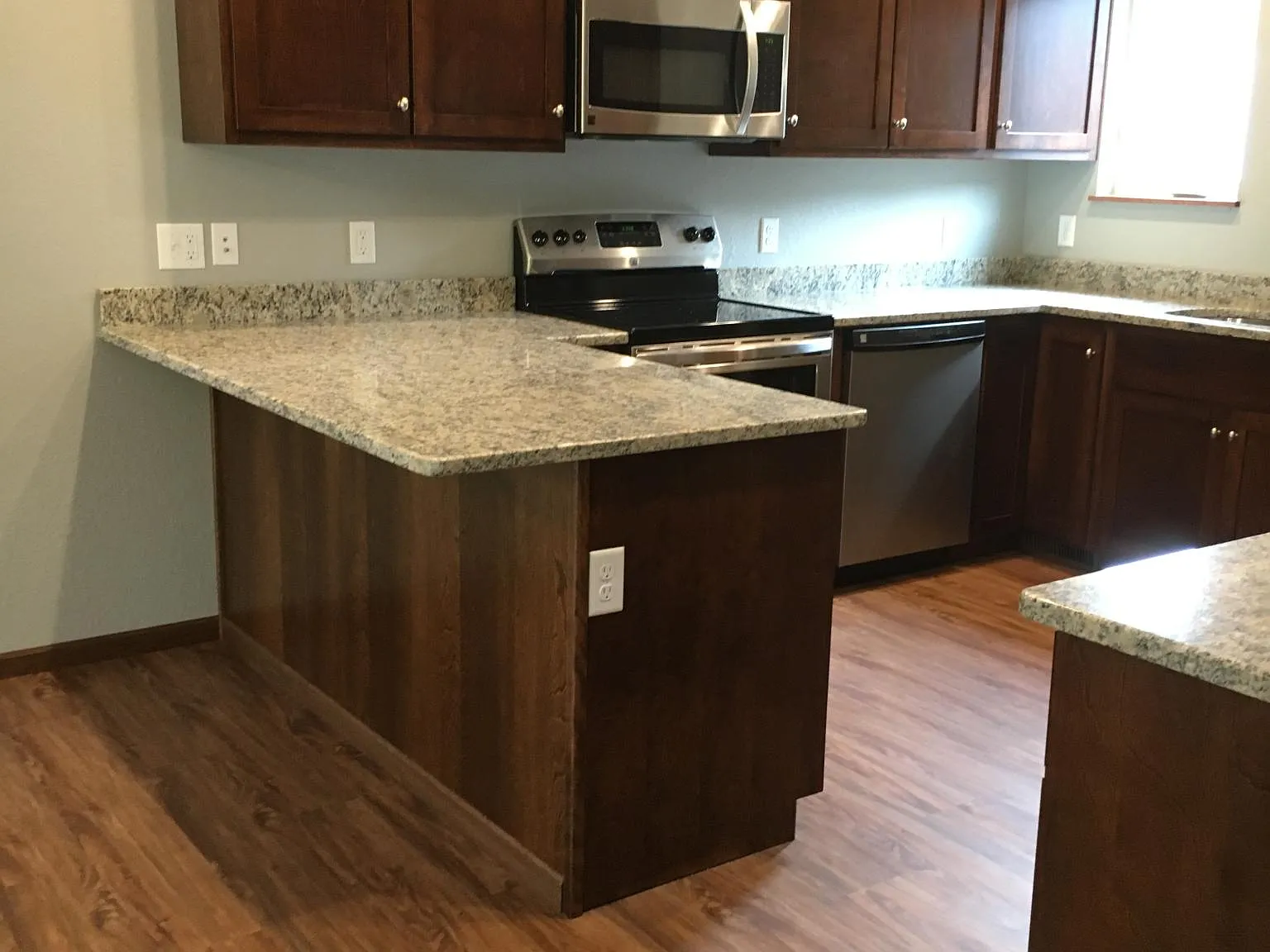 2 bed, 2000 sqft, $1,650 — Photo 2