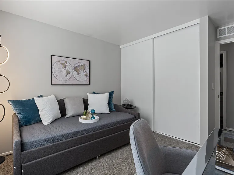 Newport Woods Apartments — Photo 12