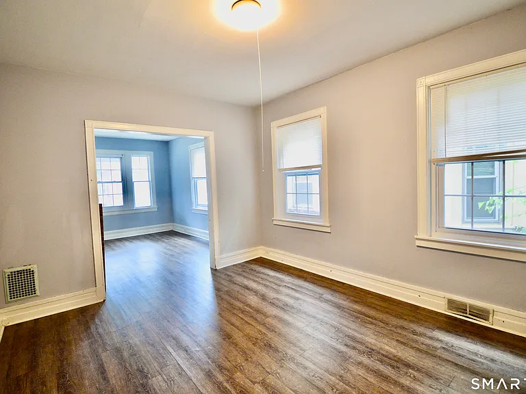 407 East Ave — Photo 3