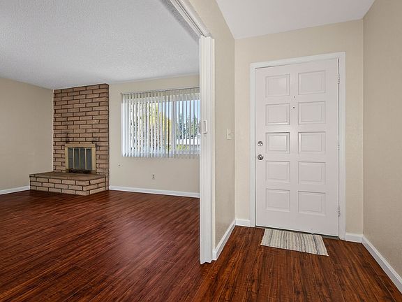 5th image of 11386 Iris St