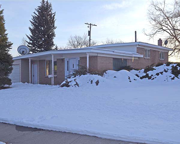 1st image of 320 Logan Dr