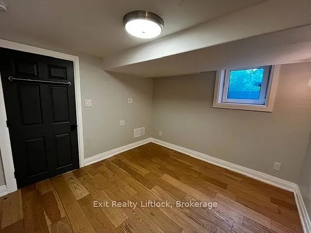 450 Weller St #BASEMENT — Photo 9