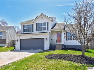 19409 T St, Omaha, NE 68135