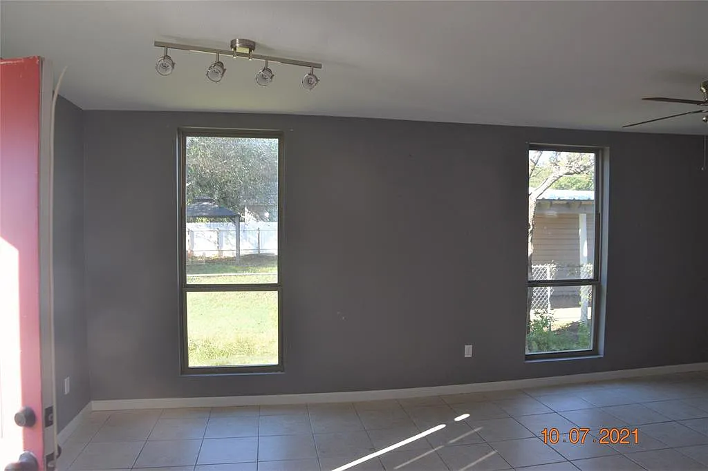 2 bed, 858 sqft, $1,250 — Photo 1
