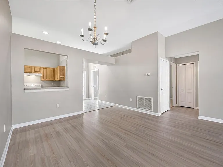 30435 Annadale Dr — Photo 13