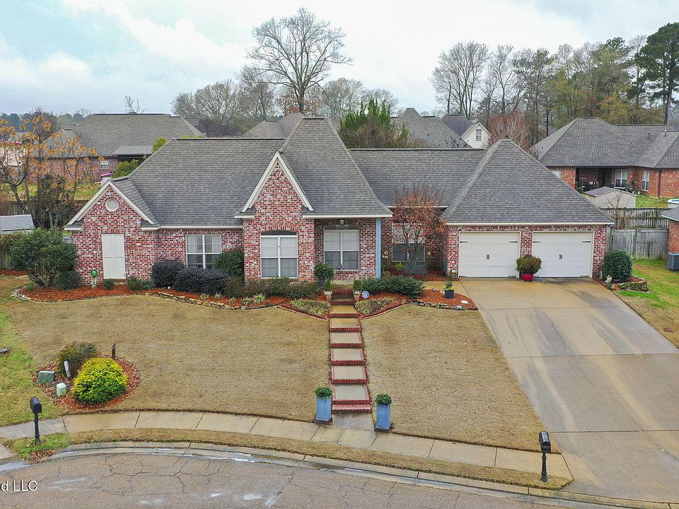 1st image of 103 Bridge Hollow Ln