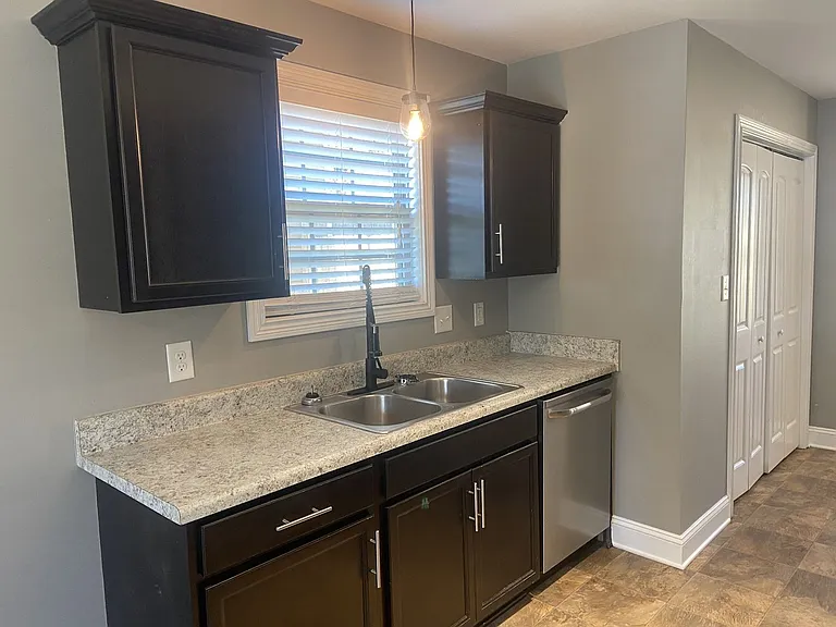 737 Inver Ln — Photo 32