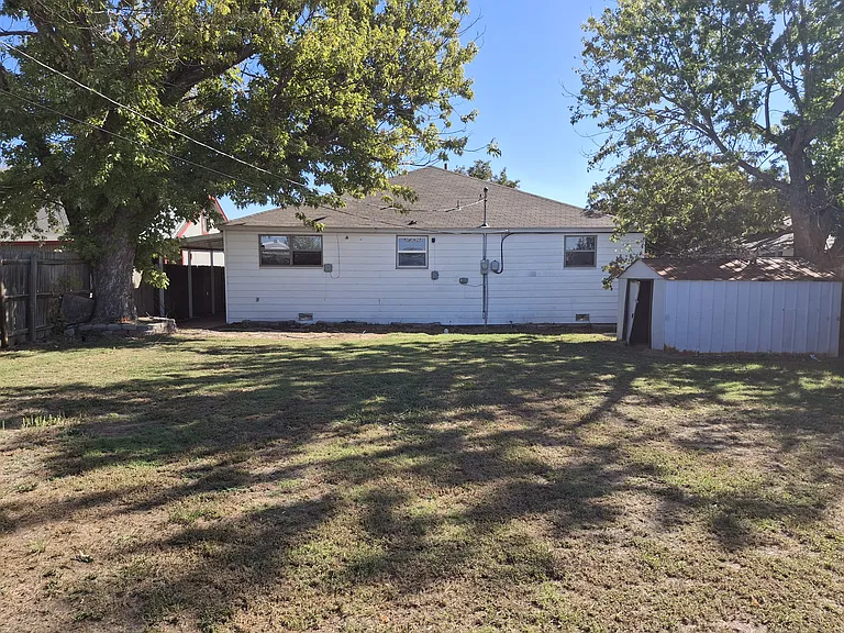 908 NW 20th St — Photo 12
