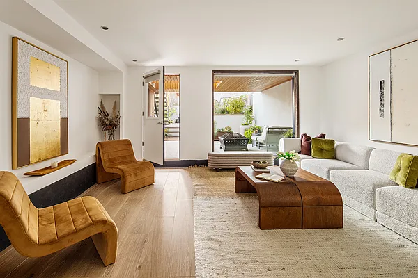 Sold by Compass | media 10
