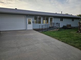 203 N Phillips Ave, Sutton, NE 68979