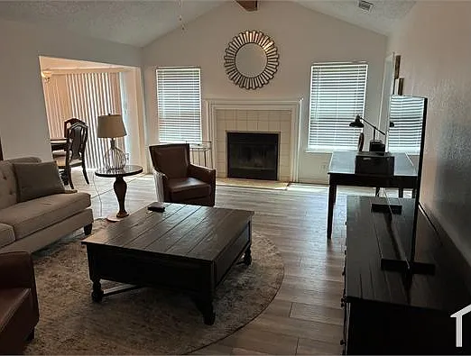3 bed, 1230 sqft, $1,700 — Photo 3