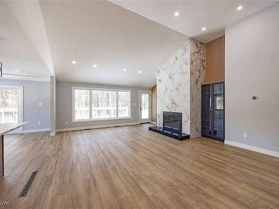 2nd image of 34835 Lakeview Dr