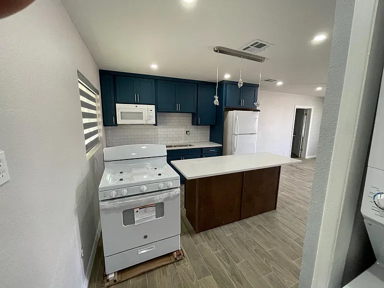 4536 Britton Ave — Photo 7