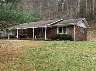 173 Sugar Camp Rd, Robinson Creek, KY 41560
