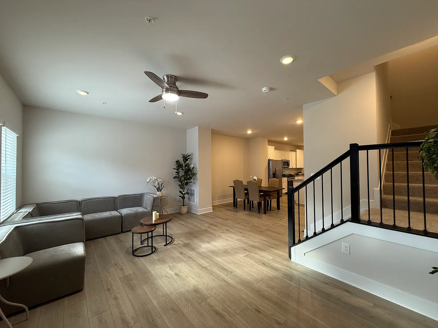 4 bed, 2200 sqft, $3,300 — Photo 4